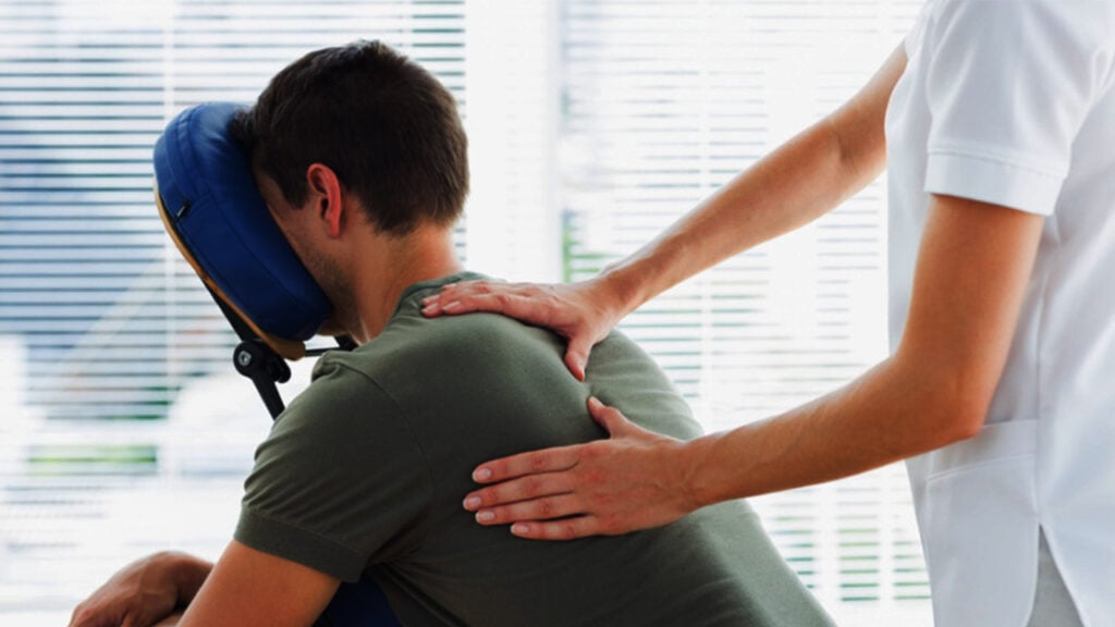 massage assis sur chaise
